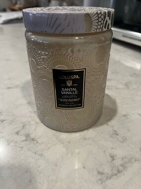 Voluspa Santal Vanille Decorative Candle - Cream & Gold